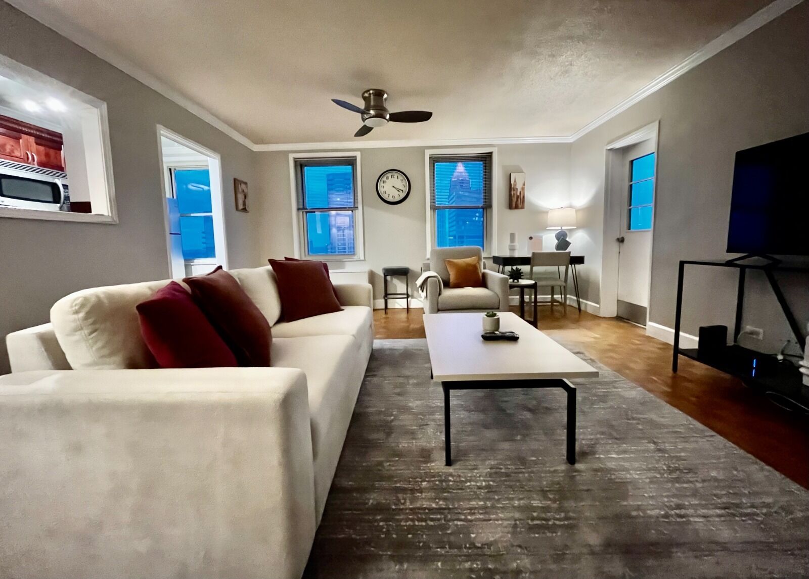 Great View/Private Balcony, Downtown High-rise!