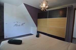 3 bedrooms, iron/ironing board, travel cot, WiFi