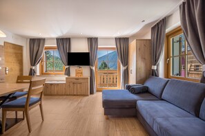 TV, tavolo da ping pong