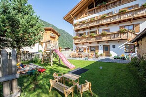 Property grounds - Apartment "Lechnerhof Wilde Kreuzspitze" Near the Ski Area with Mountain View and Wi-Fi (Vals)