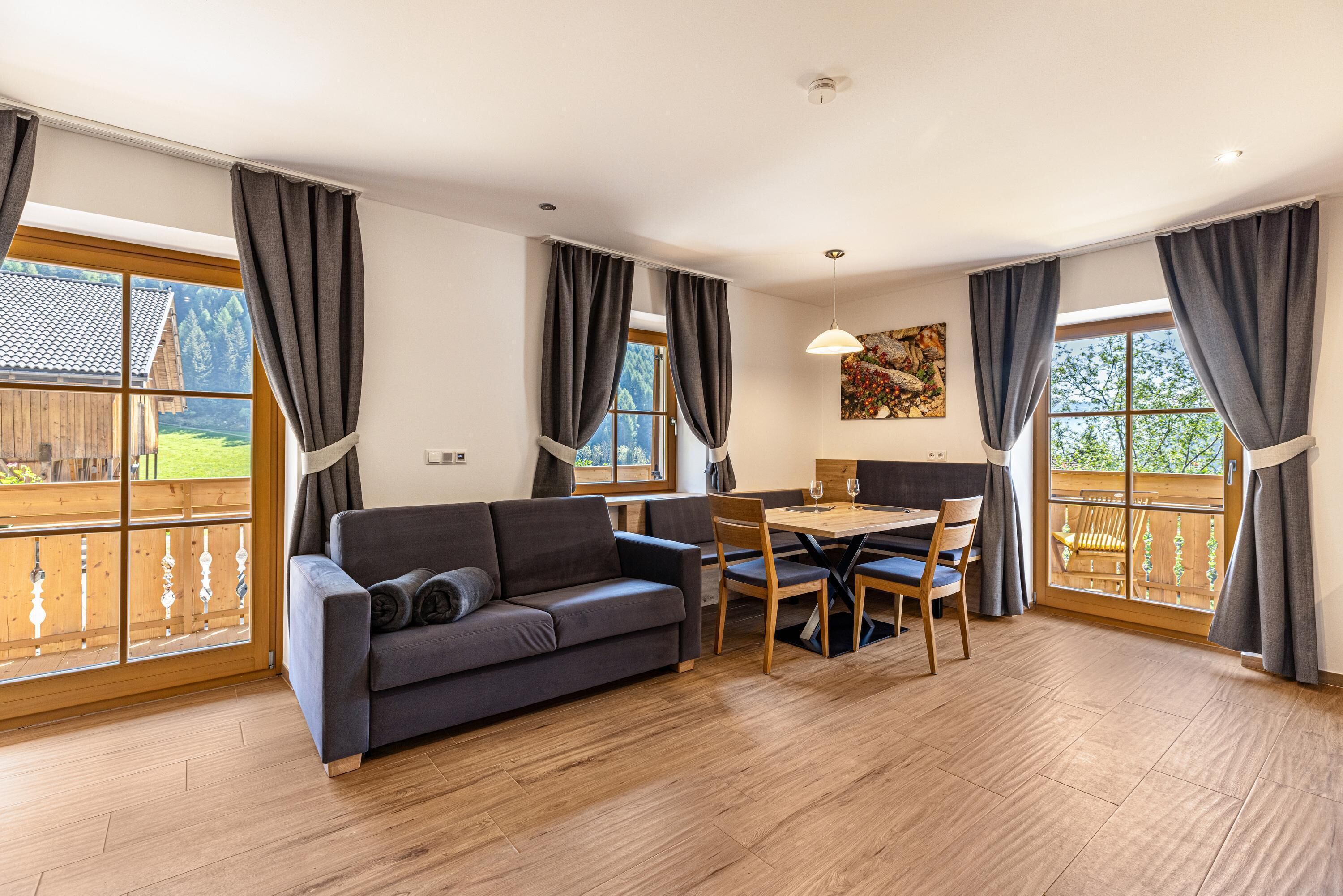 TV, tavolo da ping pong