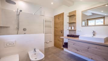 Bathtub, hair dryer, towels