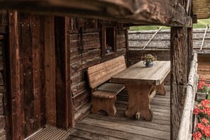 Outdoor dining - Cottage 'Lechnerhütte Fane Alm' with Mountain View, Wi-Fi & Terrace (Vals)