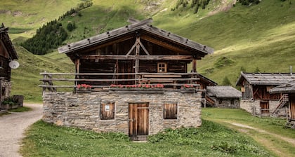 "Lechnerhütte Fane Alm" mit Bergblick, WLAN und Terrasse