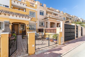 Exterior - Holiday Home 'Casa Susan' with Pool, Wi-Fi & Garden (Torrevieja)