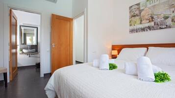 3 slaapkamers, een strijkplank/strijkijzer, gratis wifi, beddengoed