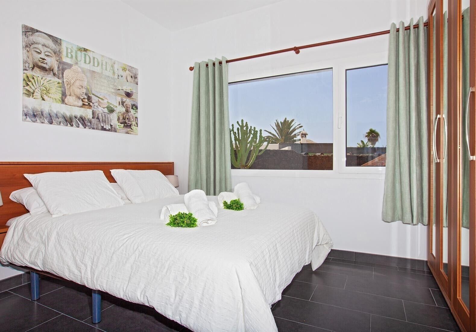 3 bedrooms, iron/ironing board, free WiFi, bed sheets