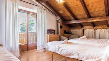 6 bedrooms, iron/ironing board, free WiFi, bed sheets