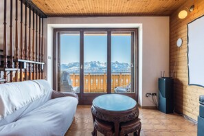 TV, fireplace, video games, DVD player - Chalet The Lodge Monte Bondone close to Ski Slopes with Mountain Views and Sauna (Vason)