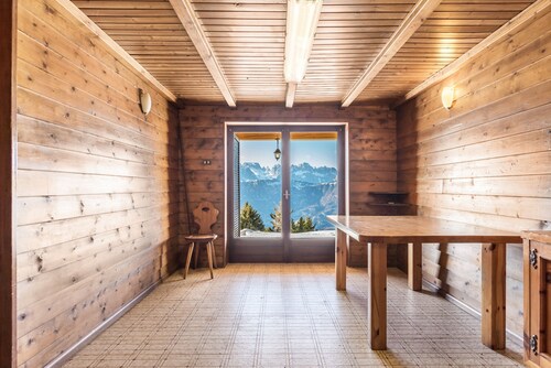 Chalet The Lodge Monte Bondone close to Ski Slopes with Mountain Views and Sauna
