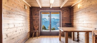 Chalet The Lodge Monte Bondone close to Ski Slopes with Mountain Views and Sauna