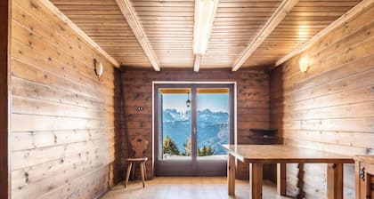 Chalet The Lodge Monte Bondone close to Ski Slopes with Mountain Views and Sauna