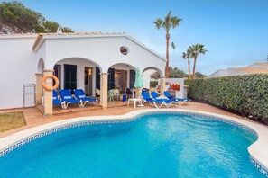 Pool - Chalet 'Villa El Pinar 1' with Pool, Garden & Wi-Fi (Ciutadella de Menorca)