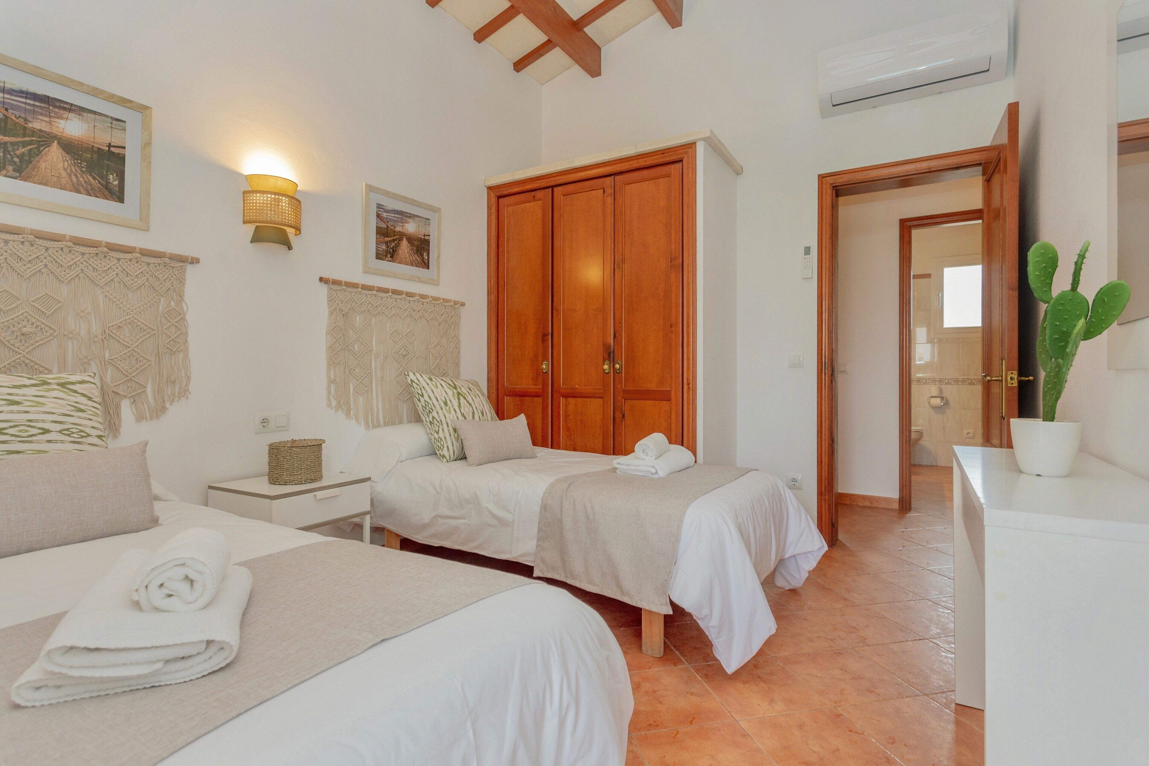 3 bedrooms, free WiFi, bed sheets