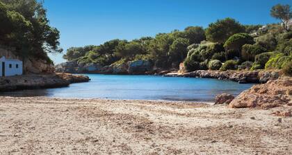 Chalet Villa El Pinar 2 with Pool, Garden & Wi-Fi
