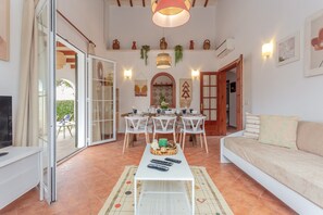 Dining - Chalet Villa El Pinar 2 with Pool, Garden & Wi-Fi (Ciutadella de Menorca)