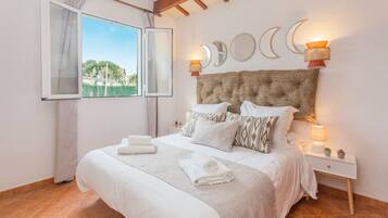 3 bedrooms, iron/ironing board, free WiFi, bed sheets