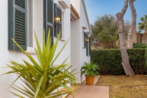 Exterior detail - Chalet Villa El Pinar 2 with Pool, Garden & Wi-Fi (Ciutadella de Menorca)