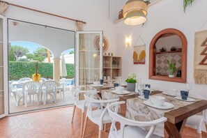 Dining - Chalet Villa El Pinar 2 with Pool, Garden & Wi-Fi (Ciutadella de Menorca)
