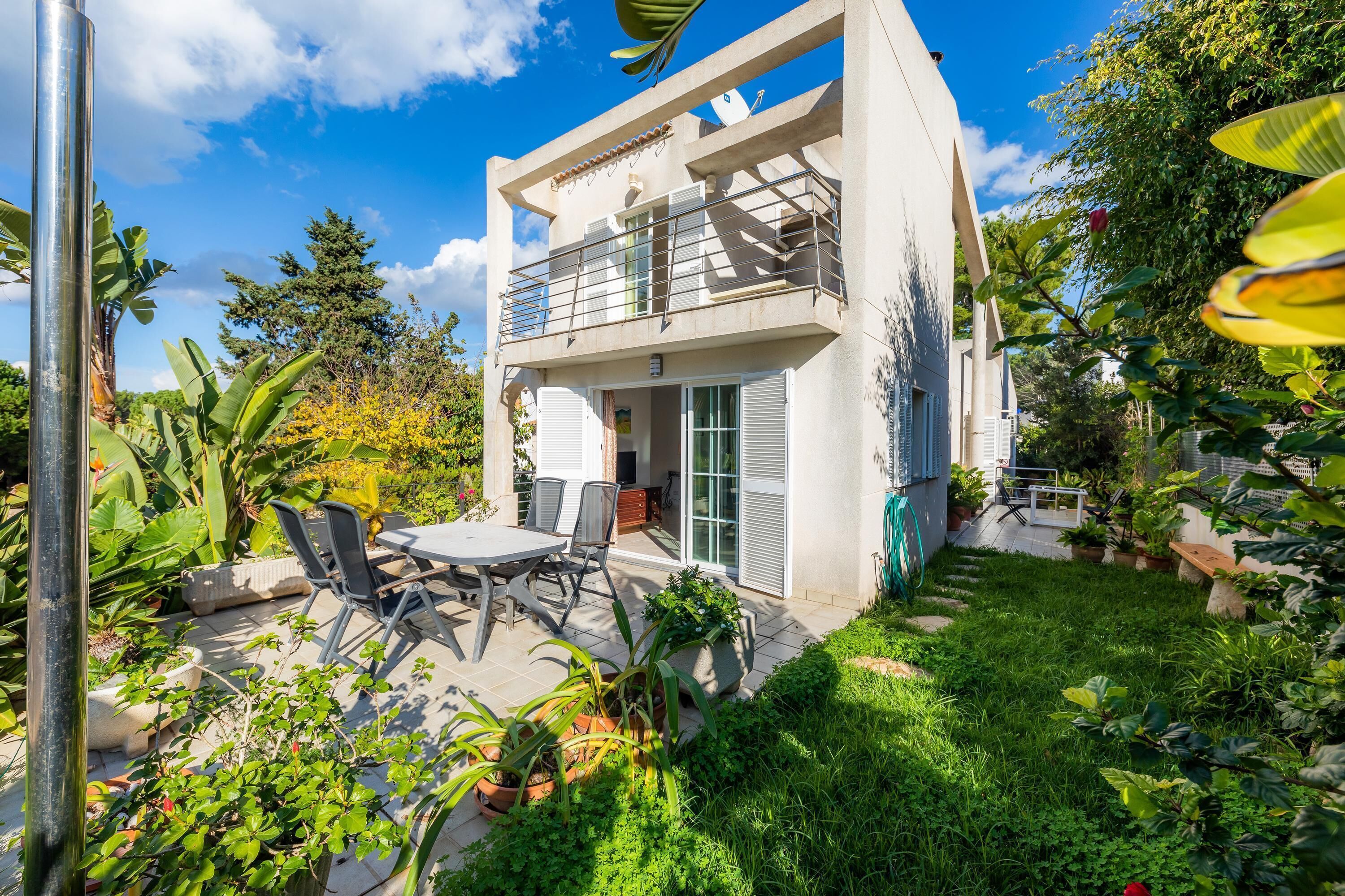 Chalet 'Cas Ferrer' close to the Beach with Garden & Wi-Fi