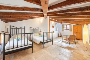 3 bedrooms, iron/ironing board, free WiFi, bed sheets