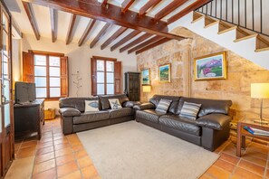 TV, fireplace, streaming services, stereo