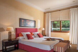 5 slaapkamers, een strijkplank/strijkijzer, gratis wifi, beddengoed