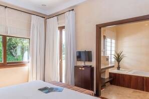 5 bedrooms, iron/ironing board, free WiFi, bed sheets