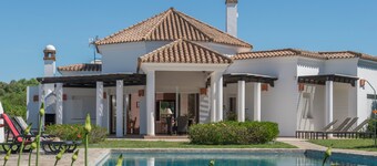 Villa Lila met privézwembad, tuin en Wi-Fi