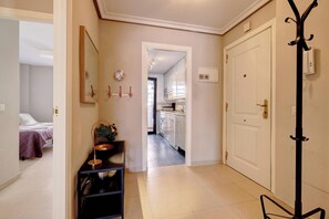 2 slaapkamers, een strijkplank/strijkijzer, gratis wifi, beddengoed