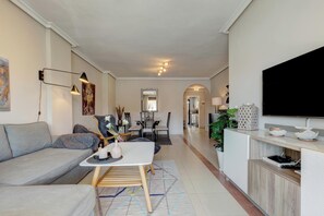 TV, video games - Puerto Banús, La Maestranza (Puerto Banús)