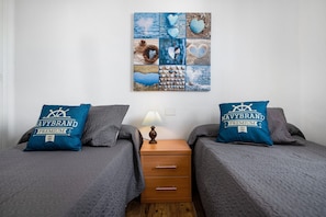 2 chambres, fer et planche à repasser, Wi-Fi gratuit, draps fournis