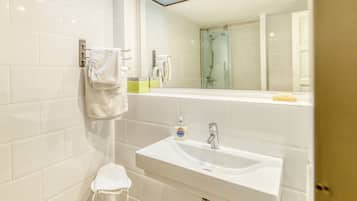 Ducha, secador de pelo, toallas