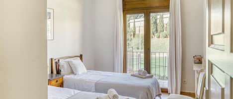 3 chambres, accĂšs au Wi-Fi (inclus), literie fournie