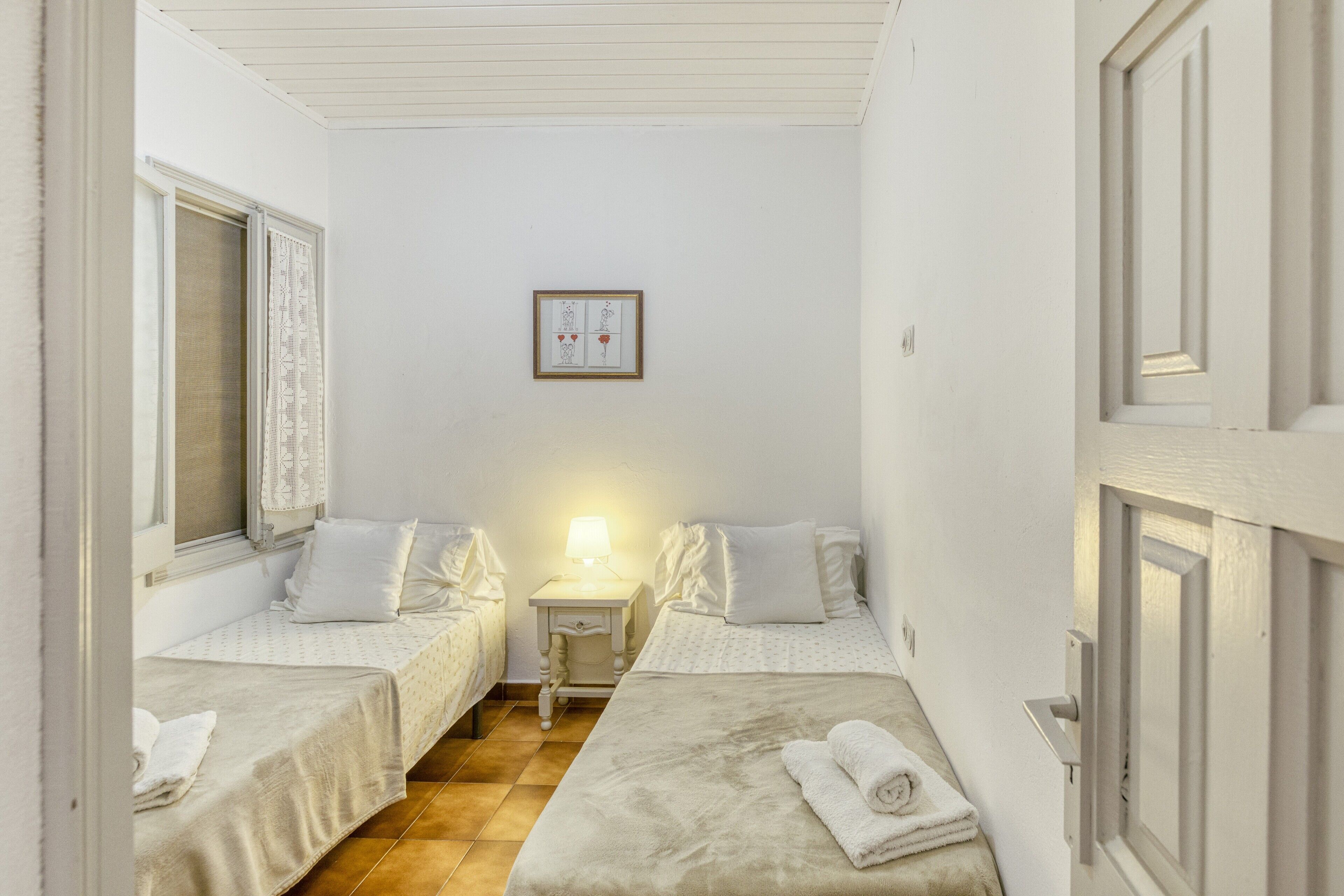 2 habitaciones, tabla de planchar con plancha y wifi gratis 