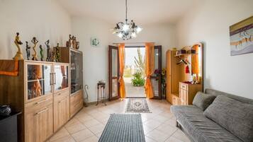 Fernseher, Kamin, DVD-Player, Stereoanlage