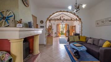 TV, fireplace, DVD player, stereo