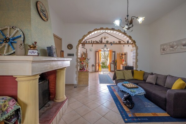 TV, fireplace, DVD player, stereo