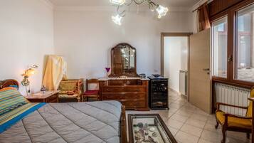 2 chambres, fer et planche Ă repasser, Wi-Fi gratuit, draps fournis