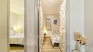 2 slaapkamers, een strijkplank/strijkijzer, gratis wifi, beddengoed