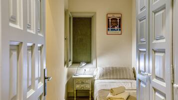 3 slaapkamers, een strijkplank/strijkijzer, gratis wifi, beddengoed