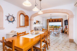 Dining - Holiday Home 'Cas Vell Marí' with Sea View, Barbecue, Terrace & Wi-Fi (Sa Rapita)