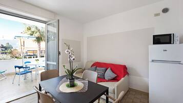 TV, tavolo da ping pong