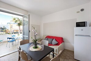 Fernseher, Tischtennisplatte