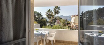 Apartment 'Villa Paola Bilo 4 Bis' near the sea with shared pool and Wi-Fi - pets allowed