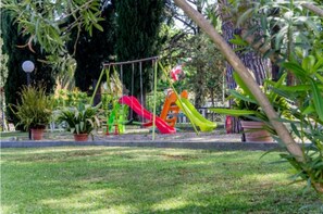 Children’s area - Apartment 'Villa Paola Bilo 4 Bis' near the sea with shared pool and Wi-Fi - pets allowed (Loano)