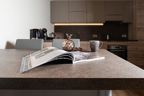 Kühlschrank, Ofen, Herdplatte, Geschirrspüler