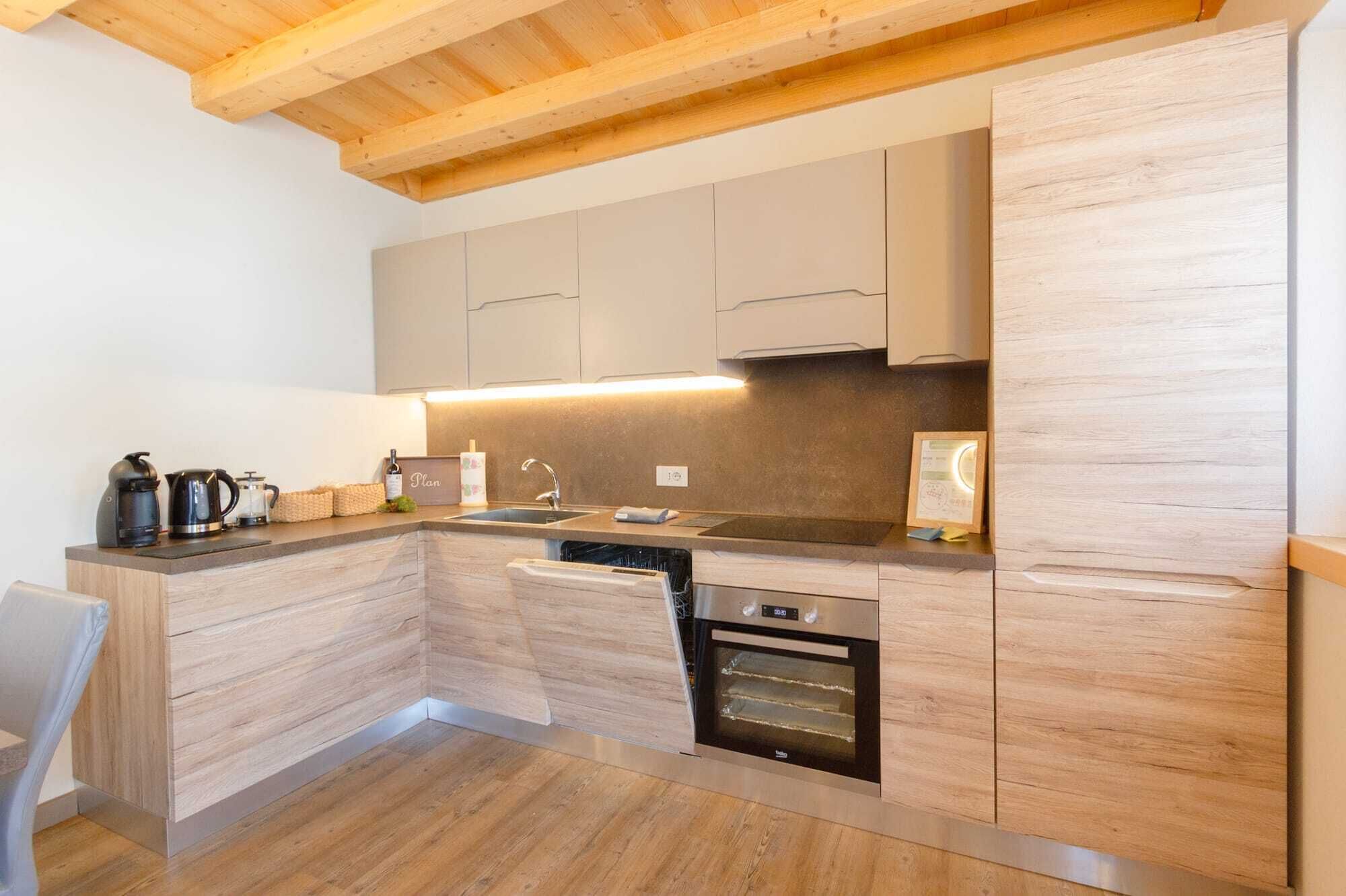 Kühlschrank, Ofen, Herdplatte, Geschirrspüler