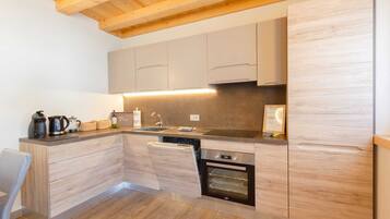 Kühlschrank, Ofen, Herdplatte, Geschirrspüler