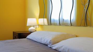 2 makuuhuonetta, silitysrauta/-lauta, ilmainen Wi-Fi, vuodevaatteet